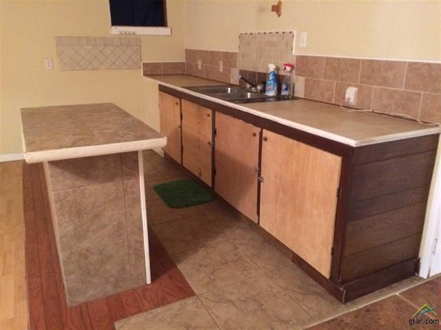 303 S Johnson St, Mineola, TX 75773